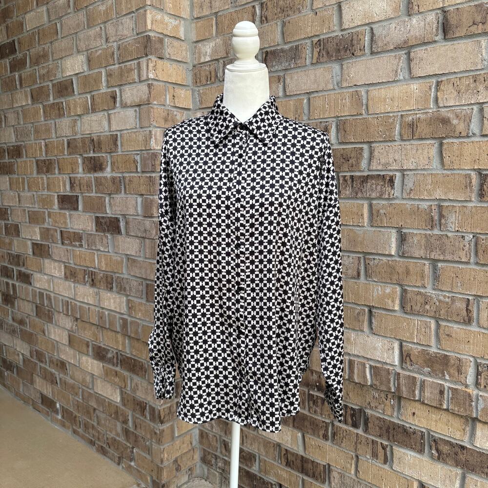 Three Pears Blouse Womens Sm Black White Geometric Button Front Long Sleeve Top